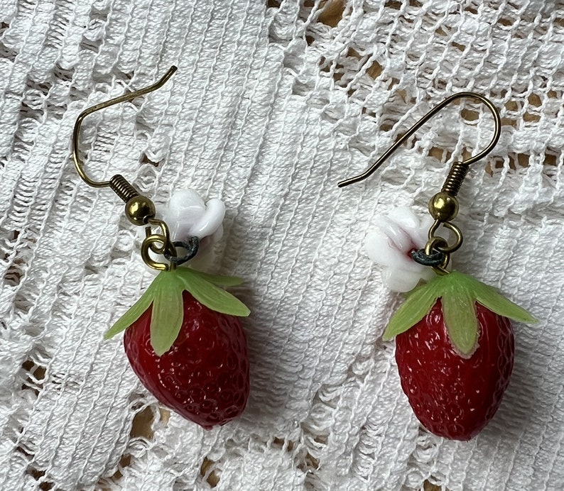 Handmade Dangling Pierced Earrings, Vintage Resin Strawberry Shaped Beads / Plastic Leaves, Vintage Glass White Flower Blossom Beads, Fruit image 5