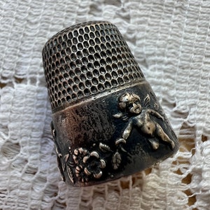 Vintage / Antique Simons Brothers Size 9 Sterling Silver Cherub / Cupids / Angels Flowers Thimble, Floral Garland, Nov 21, 1905, Collectible image 5