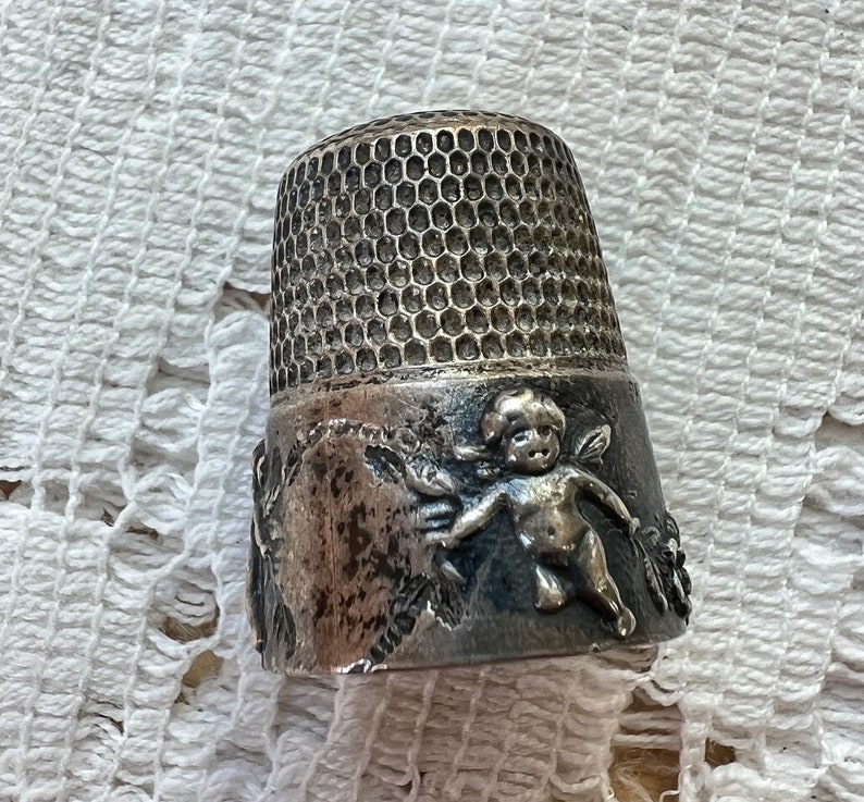 Vintage / Antique Simons Brothers Size 9 Sterling Silver Cherub / Cupids / Angels Flowers Thimble, Floral Garland, Nov 21, 1905, Collectible image 2