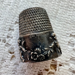 Vintage / Antique Simons Brothers Size 9 Sterling Silver Cherub / Cupids / Angels Flowers Thimble, Floral Garland, Nov 21, 1905, Collectible image 3