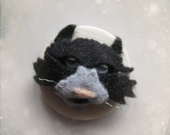 Felt Brooch Cute Lazy Black Cat Pin Handmade Softie Accessory with opening and closing eyes - Hand made in France