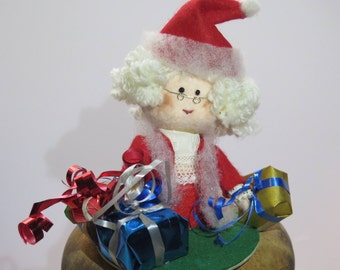 Mrs Santa Claus Cake topper - custom handmade felt doll ornament sculpture for Christmas made to order - Hand Made in France