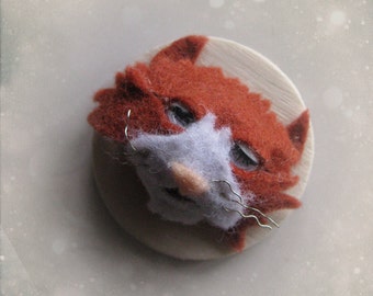 Felt Brooch Cute Lazy Red Cat Pin Handmade Softie Orange Accessory with opening and closing eyes - Hand made in France