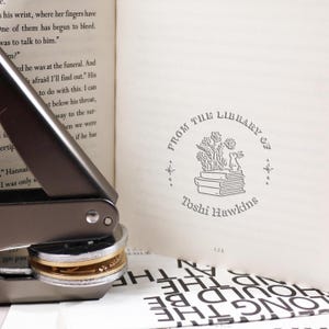 TIMBRO PERSONALIZZATO / timbro per libri / timbro per biblioteca / Dalla biblioteca del timbro / Regali per gli amanti dei conigli / Regali per gli amanti dei libri