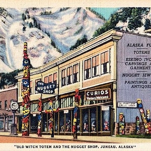 Carte postale vintage d'Alaska - Old Witch Totem et The Nugget Shop, Juneau (inutilisé)