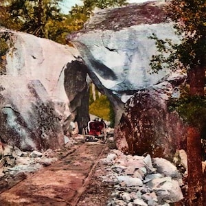 Carte postale californienne ancienne - The Arched Rock on El Portal Road, Yosemite National Park (inutilisé)