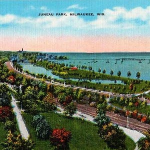 Vintage Wisconsin Postcard - Juneau Park overlooking Lake Michigan, Milwaukee (Unused)