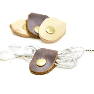 Organizador de cables, juego de regalo para hombre, soporte de cordón de cuero, venteador de auriculares, orden de cable, regalos para chicos, regalos tecnológicos, corbatas de soporte de cable - EN STOCK imagen 7