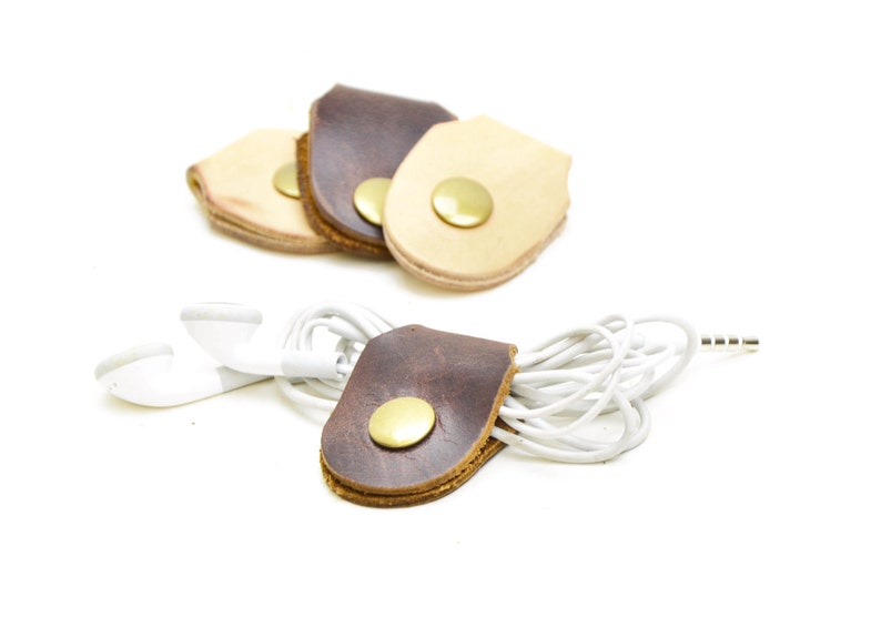 Organizador de cables, juego de regalo para hombre, soporte de cordón de cuero, venteador de auriculares, orden de cable, regalos para chicos, regalos tecnológicos, corbatas de soporte de cable - EN STOCK imagen 7