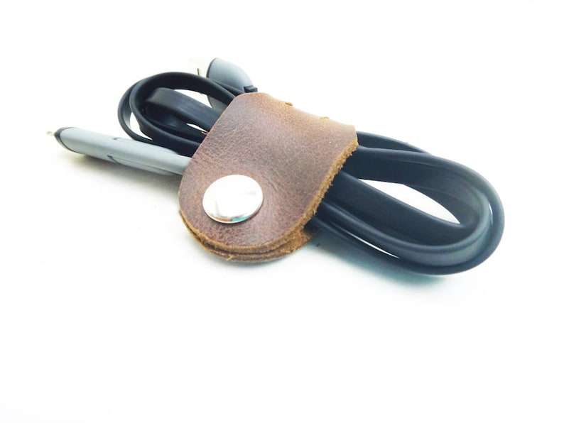 Organizador de cables, juego de regalo para hombre, soporte de cordón de cuero, venteador de auriculares, orden de cable, regalos para chicos, regalos tecnológicos, corbatas de soporte de cable - EN STOCK imagen 6
