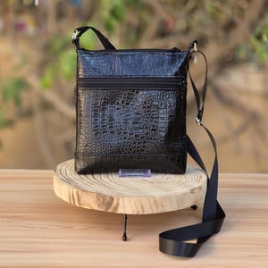Petit sac à bandoulière en cuir végétalien de crocodile verni noir pour femme avec poche pour téléphone portable, sac à main en bandoulière réglable multi-poches, cadeau pour maman
