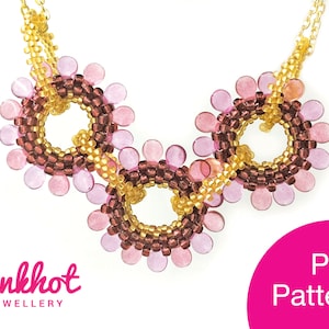 Può includere: Una collana di perline con tre cerchi rosa e marroni, collegati da una catena dorata. La collana è su uno sfondo bianco con il testo "Pinkhot Jewellery" e "PDF Pattern" in rosa.