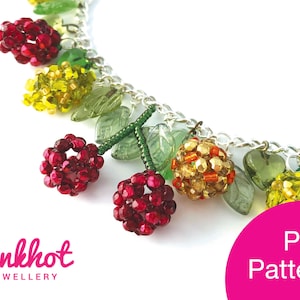Op de afbeelding: Een kralen armband met kersen bedels, groene bladeren, rode en gouden kralen en een zilveren ketting. De armband ligt op een witte achtergrond met de tekst "Pinkhot Jewellery" en "PDF Pattern" in roze.