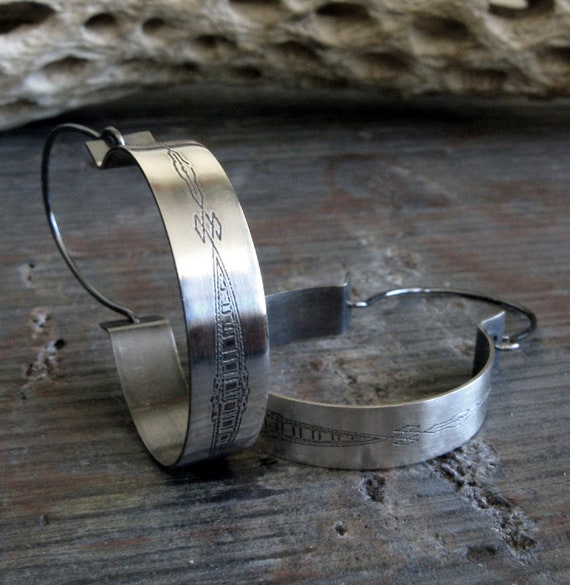 アクセサリー Engraved Hoop Earring (Single) Amazon.com: Sterling Silver 7/8 Inch Engraved Hoop Earrings