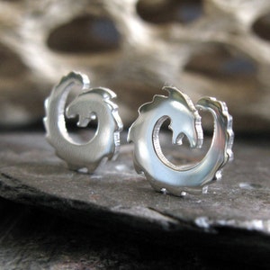 Drachen Ohrstecker handgemacht in Sterling Silber oder 14 Karat Gold