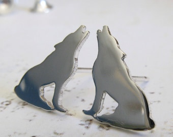 アクセサリー Howling Wolf Stud Earrings 925 silver Howling Wolf Stud Earrings in Sterling Silver, Silver or Gold