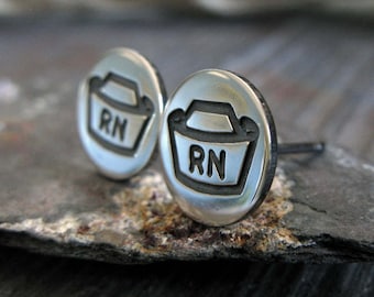 Registered Nurse RN Hut Ohrstecker in Sterling Silber handgefertigt