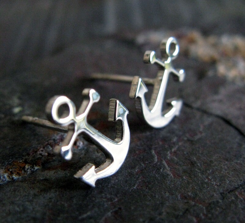 Orecchini a bottone in argento sterling a forma di cuore aperto, borchie a cuore minimaliste, regali simbolo di amore per la fidanzata e la moglie - Italia
