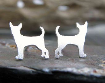 Pendientes de perro chihuahua hechos a mano en plata de ley
