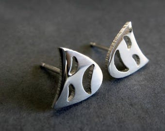 Örhängen med mask i form av komedi och tragedi, handgjorda i sterlingsilver eller 14k guld