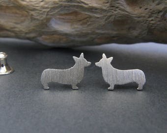 Pendientes de perro Pembroke Welsh Corgi hechos a mano en plata de ley.