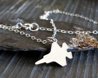 Pequeño collar colgante F35 Jet hecho a mano en plata de ley o chapado en oro de 14 k