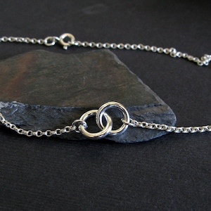 Interlocking dainty circles sterling silver geometric minimalist necklace