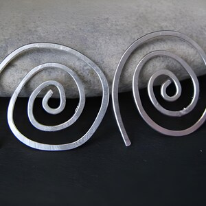 Kleine Spiral-Creolen aus 18 Gauge Sterling Silber oder 14 Karat Gold