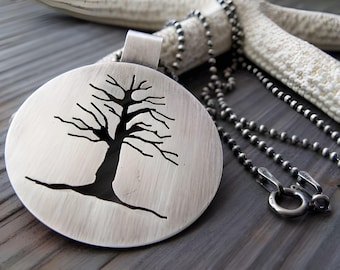 Collar con colgante de árbol cortado a mano, hecho a mano en plata de ley.
