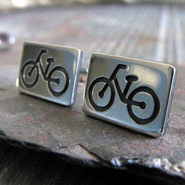 Boucles d’oreilles à goujons de vélo cycliste faites à la main en argent sterling