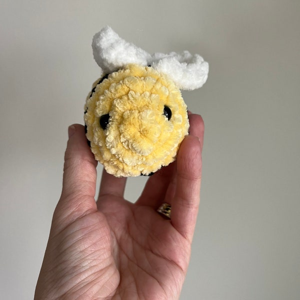 Crochet mini Bee , Crochet Bee, Bee gift, Gift For Kids, crochet animal, Tween Gift, desk pets