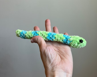 Mini serpente di peluche, mini serpente all'uncinetto, serpente all'uncinetto, animale all'uncinetto, regalo per adolescenti, animali da scrivania, animale da tasca