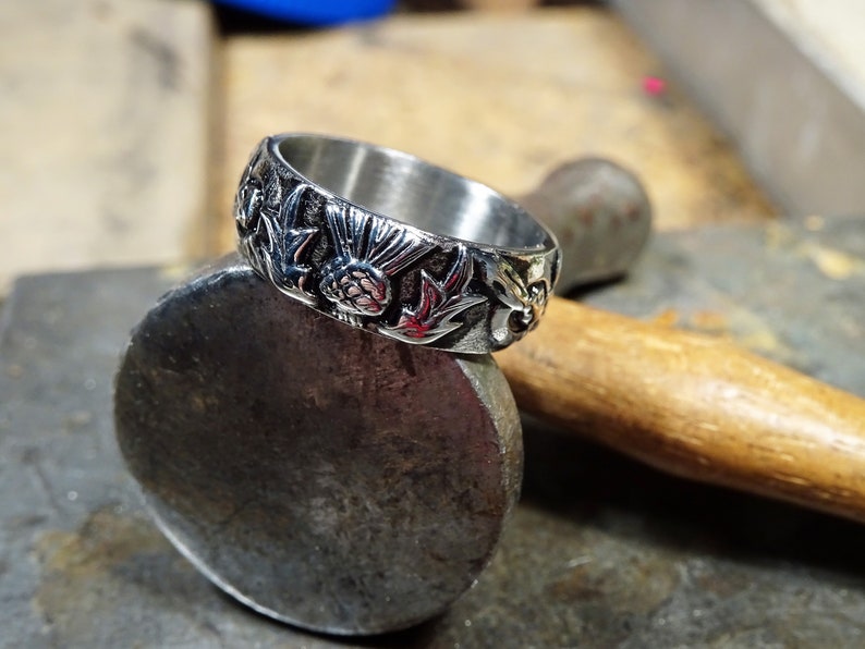 Thistle & Knot Bathtub Band © Filigree Wedding Ring Etsy