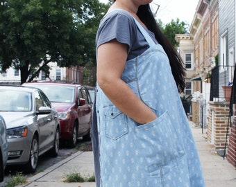 Repurposed fabric cross back apron with pockets