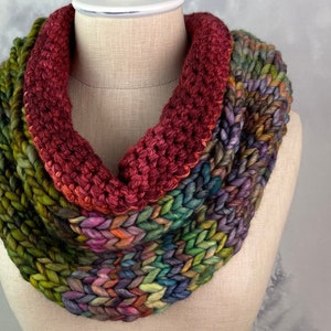 Festliche Colorblock Cowl - Handgestrickte Merinowolle - Orange, Grün, Blau, Lila