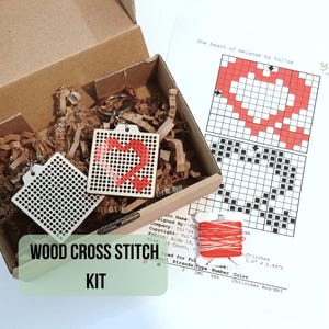 Kit de llavero de madera para bordado en punto de cruz fácil de hacer tú mismo - Kit de llavero bordado para principiantes - Kit de manualidades para el día de San Valentín