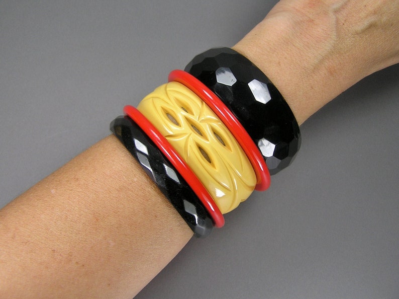 Vintage Carved /& Pierced Bakelite Creamed Corn A Golden Yellow Bangle