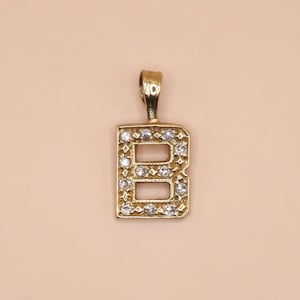 Ciondolo con lettera iniziale "B" in oro giallo e bianco 9 carati, vintage 1981