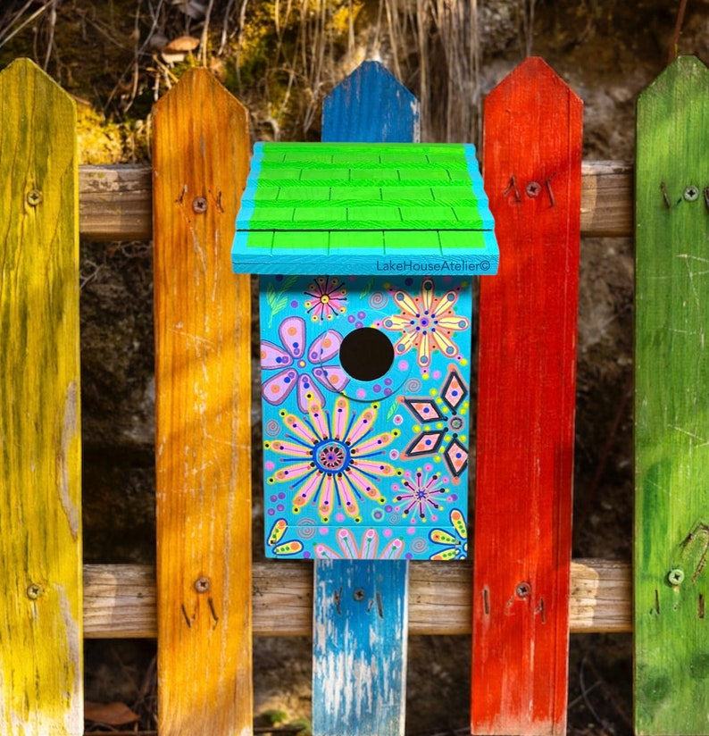 Casa de pájaros personalizada pintada a mano y personalizada. OOAK Casa de pájaros pintada a medida personalizada. Pajarera para poste o pared. imagen 10