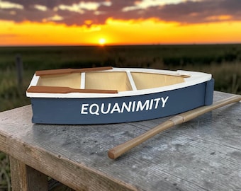 Custom bemaltes Holzboot. Ruderboot Replica. Paddelboot Klein. Spielzeug-Boot. Kleines Holzboot.