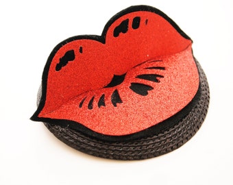 Kiss kiss fascinator - wedding fascinator - pucker up mini hat - gliter lips fascinator - fun wedding hair accessory