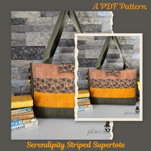 Puede incluir: Un patrón PDF para una bolsa de mano a rayas con una base de tela de corcho y una tela impresa con flores de girasol. La bolsa tiene una correa verde y un bolsillo con cremallera. El texto "Serendipity Striped Supertote" y "A PDF Pattern" es visible en la imagen.