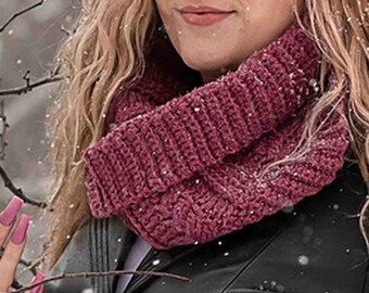 Hyggelig Cowl Crochet Pattern, Christmas Fashion DIY