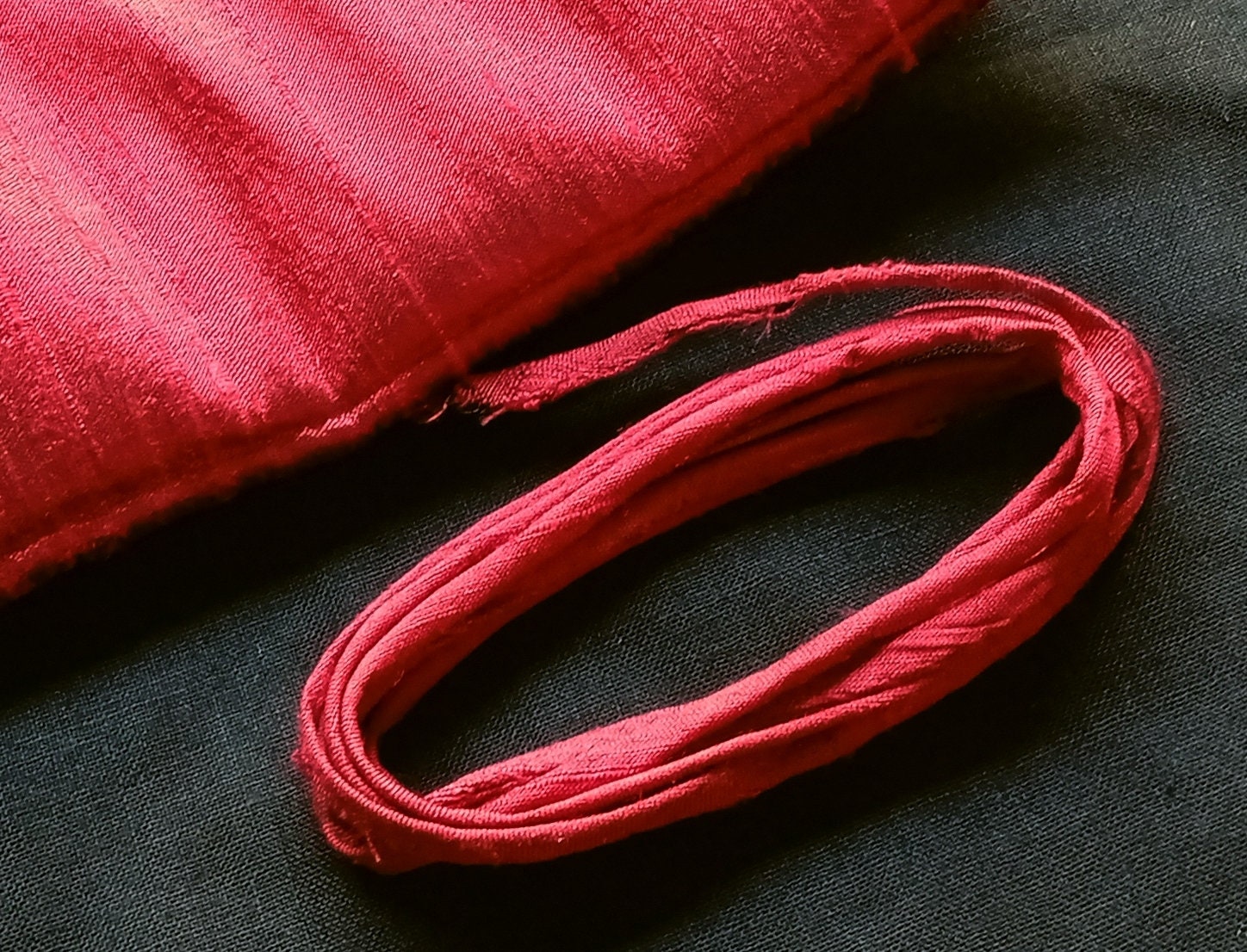 Red SILK Cord, Wrapped Silk Satin Cord Rope 1.5 Mm Thick, Organic Natural  Hand Spun Silk, Polyester Core, for Jewelry 3 Feet 