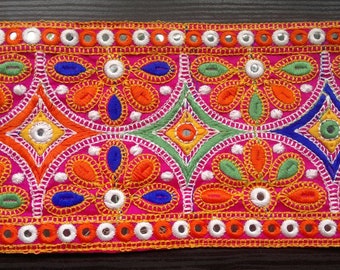 Liseré décoratif kutchi de 130 mm de large, liseré coloré, lésé bohème, lésé floral, bordure sari indien, lésé banjara kutchi, lésé indien par mètre