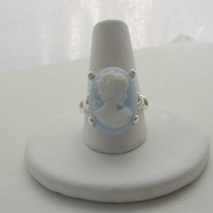 Sterling Silver Victorian Style Cameo Ring - Blue and White Cameo