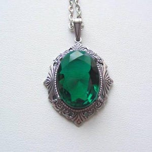 Art Deco Style Necklace, Emerald Green, Faceted Crystal Necklace, Vintage Green Glass Pendant, Art Deco Jewelry