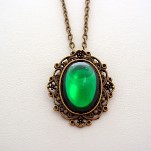 Victorian Style, Emerald Green Necklace, Emerald Green Pendant, Green Necklace, Victorian Jewelry