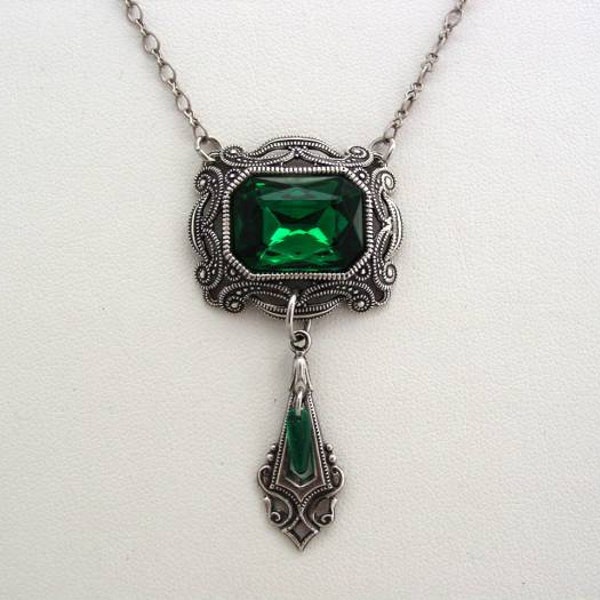 Victorian Style, Emerald Green Necklace, Victorian Pendant, Emerald Green, Renaissance Necklace, Victorian Jewelry