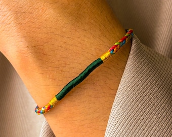 Tibetan five-color woven bracelet with green center thread, Family Matching Bracelet Set, Spiritual Protection Jewelry for couples